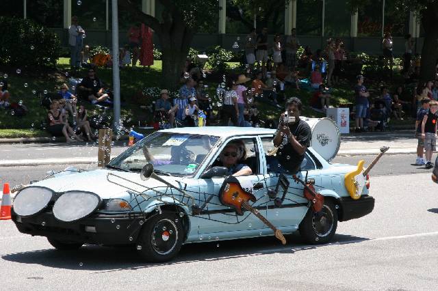 2006_ArtCar_3_Parade 380 